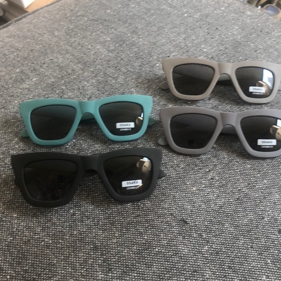 Accessories - Plastic/rubber coated UV sunglasses. (New!)